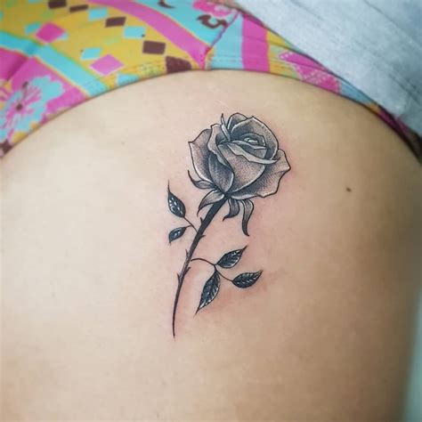 tattoo de flor na bunda|Tatuagem no bumbum: 85 inspirações de apaixonar